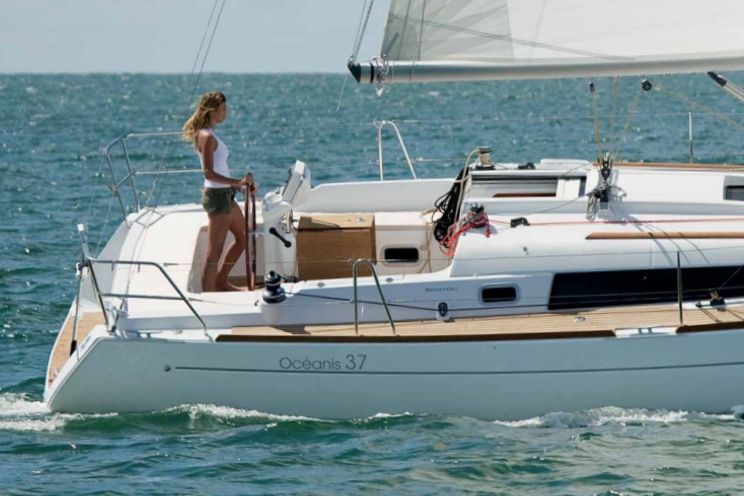 Charter Yacht Beneteau Oceanis 37 - Genie - 3 Cabins - Greece
