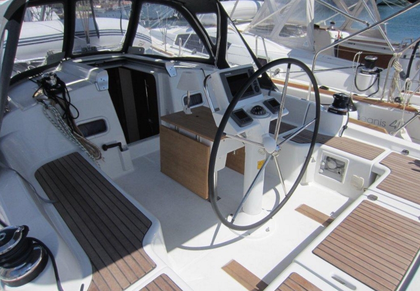 Charter Yacht Beneteau Oceanis 37 - Genie - 3 Cabins - Greece