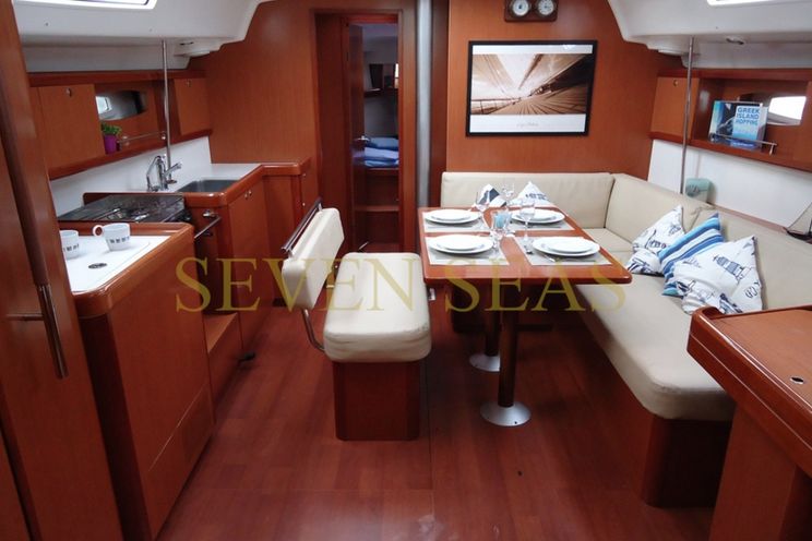 Charter Yacht Beneteau Oceanis 43 - Seven Seas - 4 Cabins - Greece