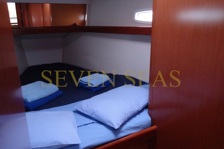Charter Yacht Beneteau Oceanis 43 - Seven Seas - 4 Cabins - Greece