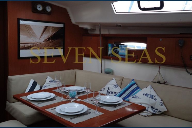 Charter Yacht Beneteau Oceanis 43 - Seven Seas - 4 Cabins - Greece
