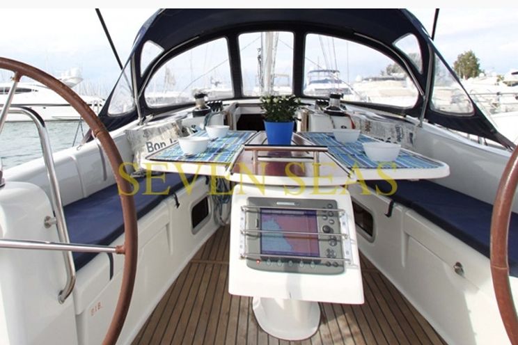 Charter Yacht Beneteau Oceanis 43 - Seven Seas - 4 Cabins - Greece
