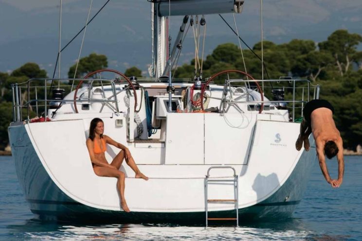Charter Yacht Beneteau Oceanis 54 - 4+1 Cabins - Greece