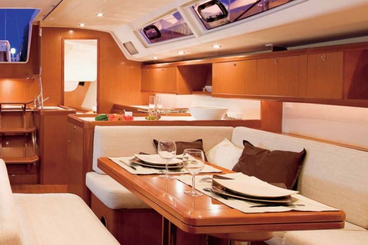 Charter Yacht Beneteau Oceanis 54 - 4+1 Cabins - Greece