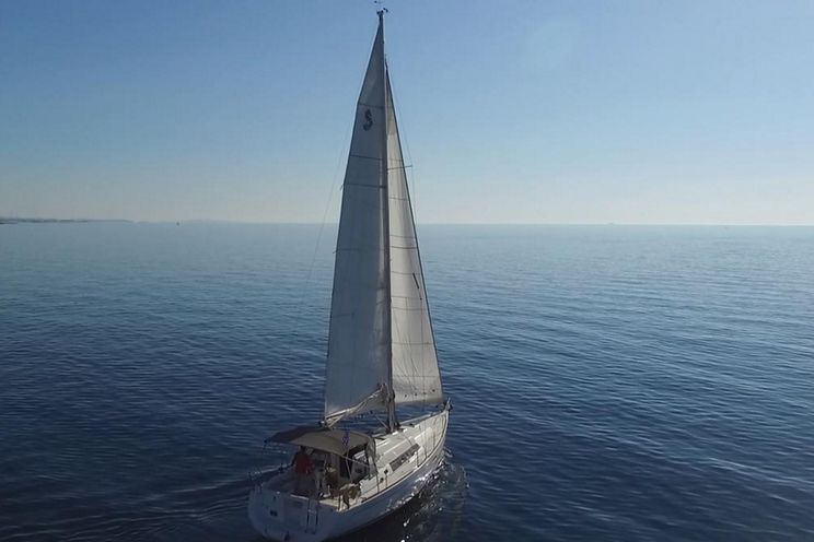 Charter Yacht Beneteau Oceanis 37 - Genie - 3 Cabins - Greece