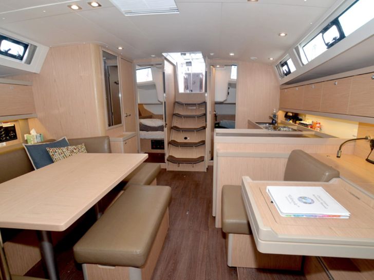 Beneteau Oceanis 45 Salon Beneteau Oceanis 45 Salon