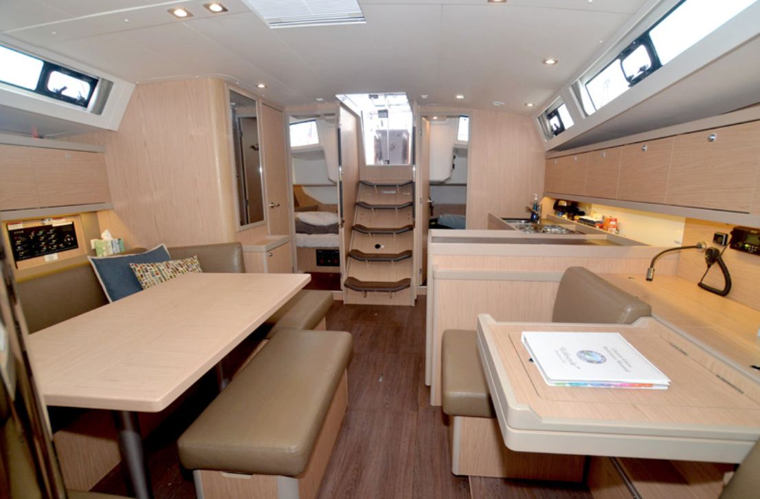 Beneteau Oceanis 45 Salon