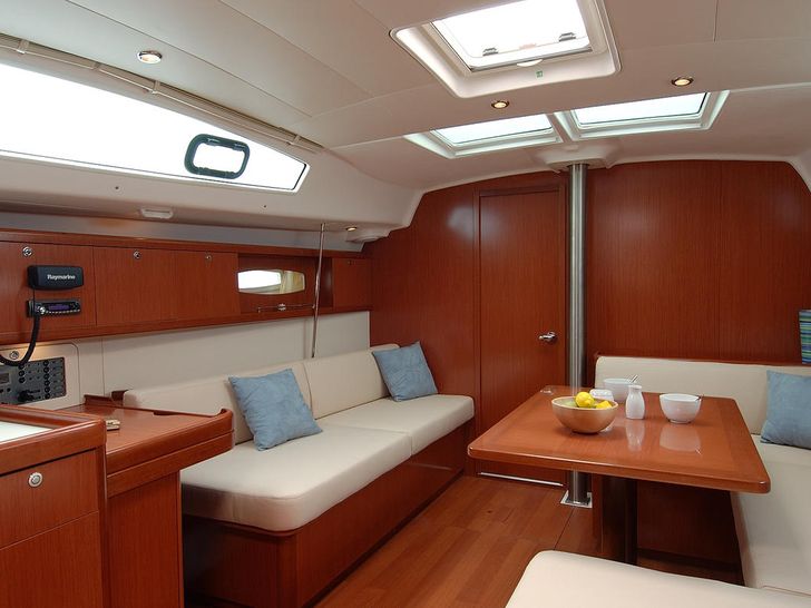 Beneteau Oceanis 43 Salon Beneteau Oceanis 43 Salon