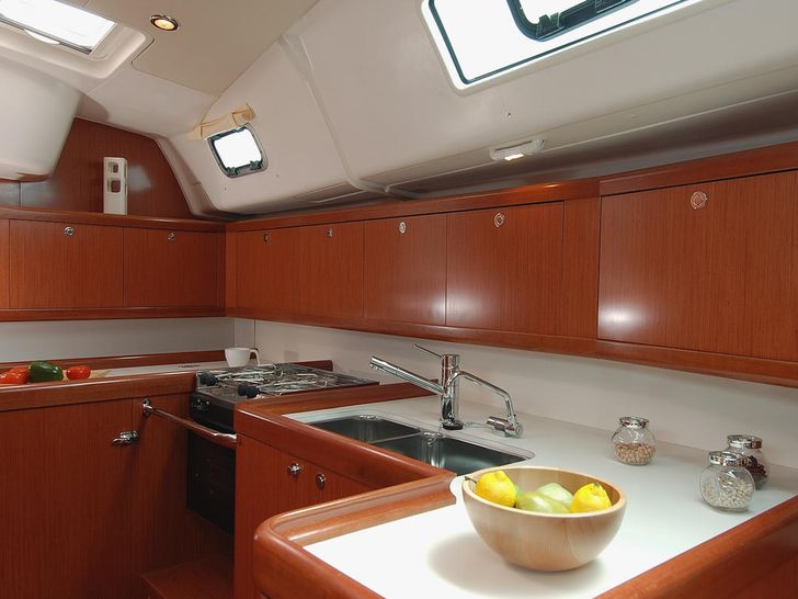 Beneteau Oceanis 43 Kitchen