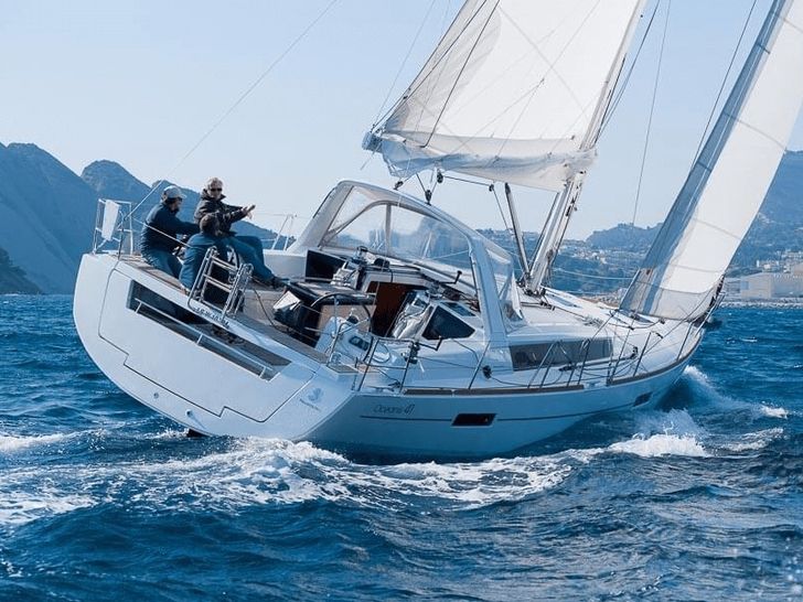Beneteau Oceanis 41 Sailing