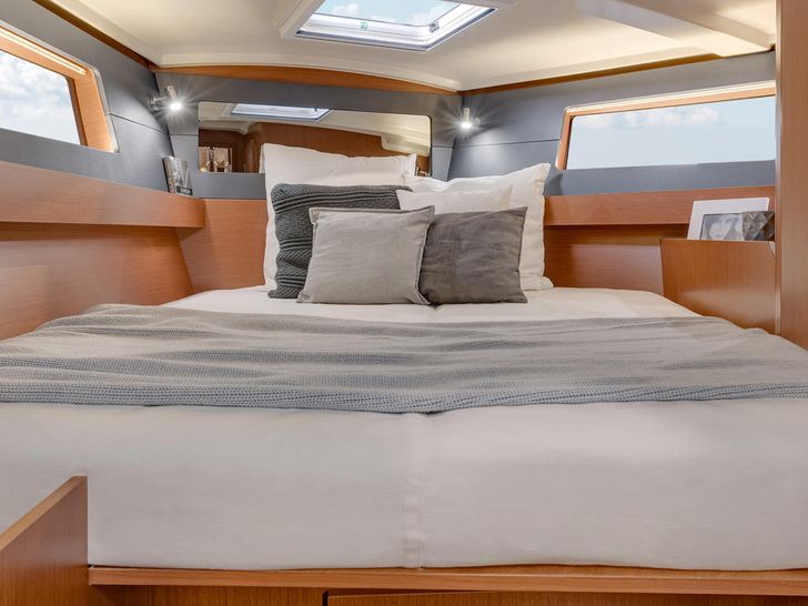 Beneteau Oceanis 41.1 Cabin