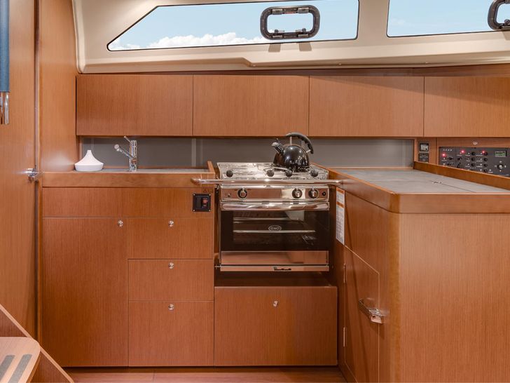 Beneteau Oceanis 41.1 Kitchen