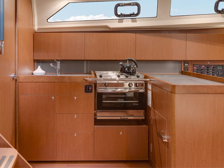 Beneteau Oceanis 41.1 Kitchen