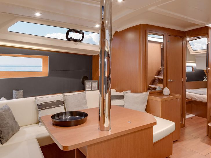 Beneteau Oceanis 41.1 Salon