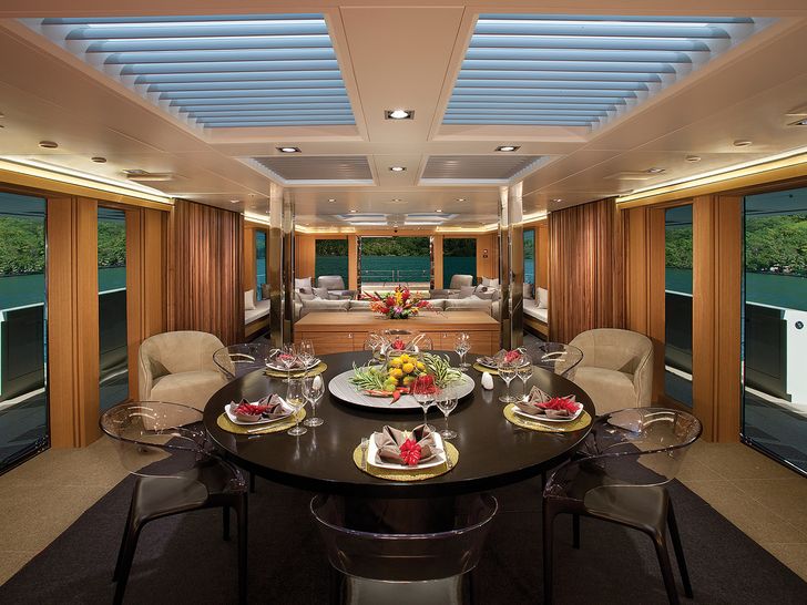 BIG FISH - McMullen and Wing 45m - Dining Salon BIG FISH - McMullen and Wing 45m - Dining Salon