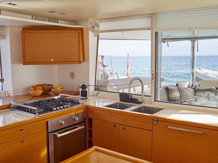 BIG GANI Lagoon 560 - galley BIG GANI Lagoon 560 - galley