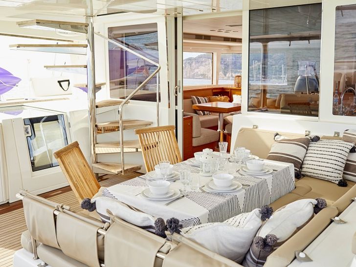 BIG GANI Lagoon 560 - aft deck dining area BIG GANI Lagoon 560 - aft deck dining area