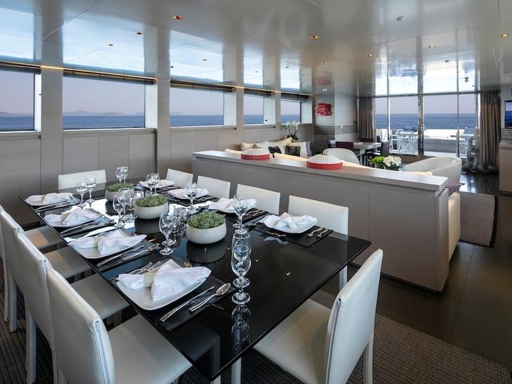 BILLA Admiral 42m indoor dining BILLA Admiral 42m indoor dining