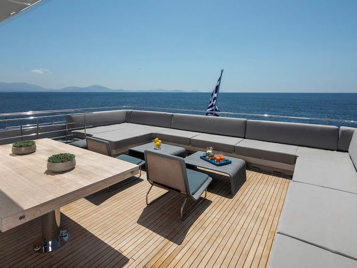 BILLA Admiral 42m flybridge lounge BILLA Admiral 42m flybridge lounge