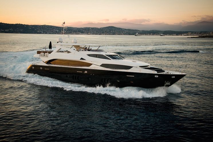 Charter Yacht BLACK AND WHITE - Sunseeker 34m - 5 Cabins - Baie des Anges - Cannes - Antibes - Monaco