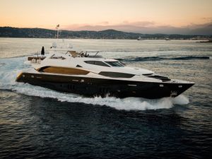 BLACK AND WHITE - Sunseeker 34m - 5 Cabins - Baie des Anges - Cannes - Antibes - Monaco