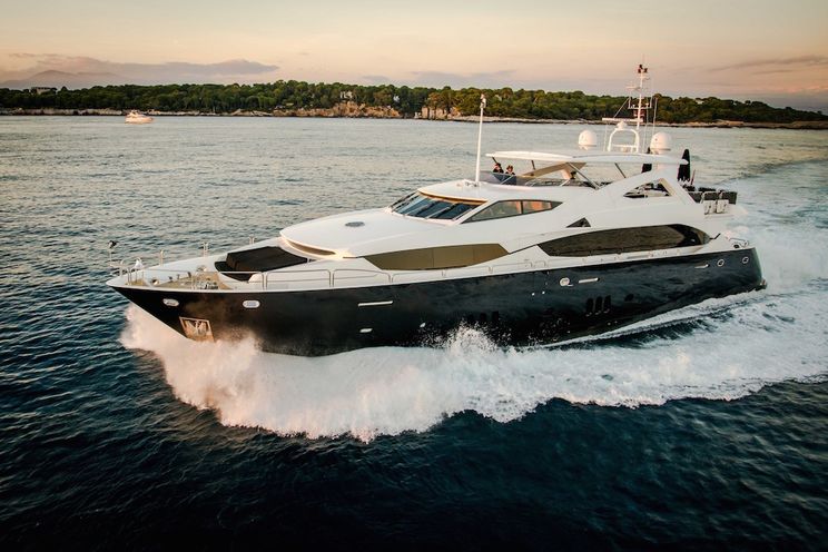 Charter Yacht BLACK AND WHITE - Sunseeker 34m - 5 Cabins - Baie des Anges - Cannes - Antibes - Monaco