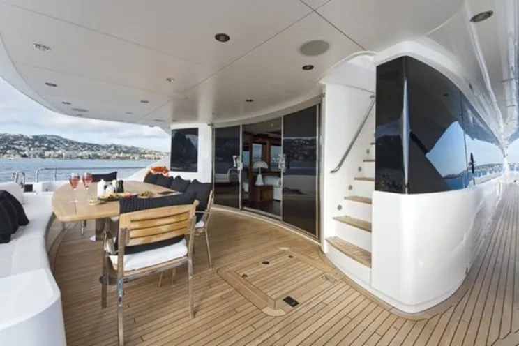 Charter Yacht BLACK AND WHITE - Sunseeker 34m - 5 Cabins - Baie des Anges - Cannes - Antibes - Monaco