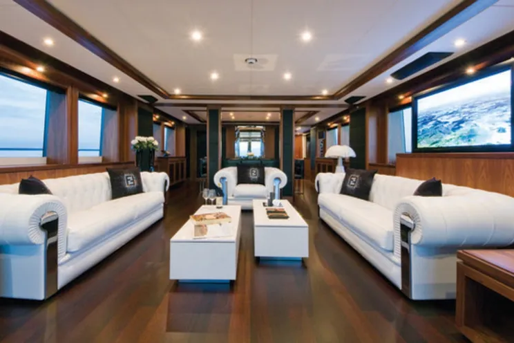 Charter Yacht BLACK AND WHITE - Sunseeker 34m - 5 Cabins - Baie des Anges - Cannes - Antibes - Monaco