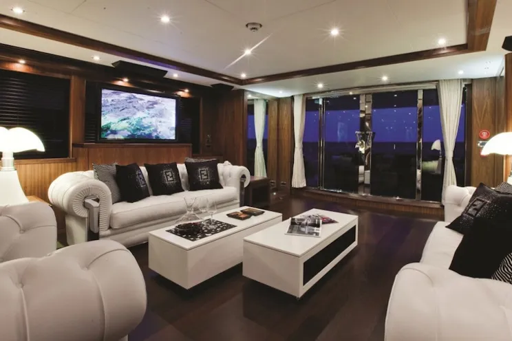 Charter Yacht BLACK AND WHITE - Sunseeker 34m - 5 Cabins - Baie des Anges - Cannes - Antibes - Monaco