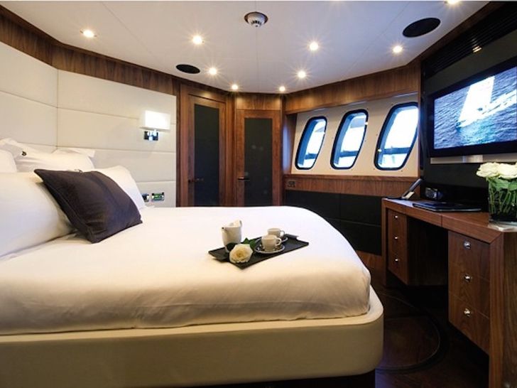 BLACK&WHITE - VIP Cabin BLACK&WHITE - VIP Cabin