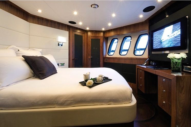 Charter Yacht BLACK AND WHITE - Sunseeker 34m - 5 Cabins - Baie des Anges - Cannes - Antibes - Monaco