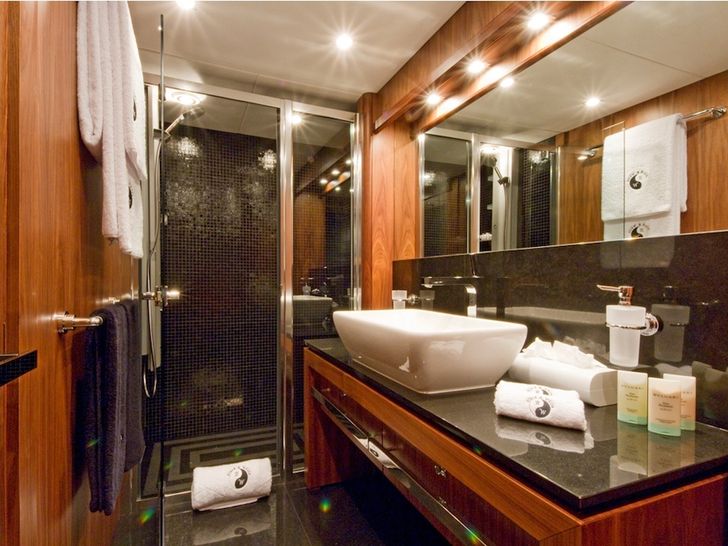 BLACK&WHITE - Ensuite BLACK&WHITE - Ensuite