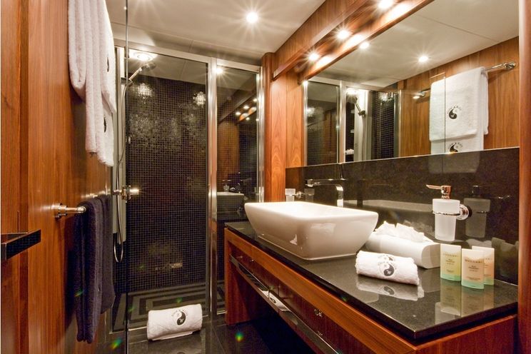 Charter Yacht BLACK AND WHITE - Sunseeker 34m - 5 Cabins - Baie des Anges - Cannes - Antibes - Monaco