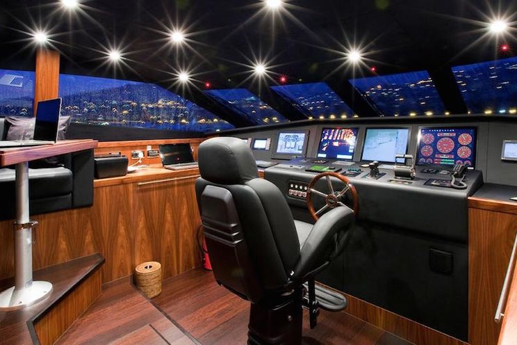 Charter Yacht BLACK AND WHITE - Sunseeker 34m - 5 Cabins - Baie des Anges - Cannes - Antibes - Monaco