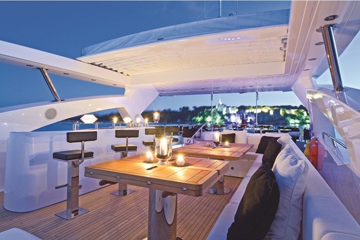 Charter Yacht BLACK AND WHITE - Sunseeker 34m - 5 Cabins - Baie des Anges - Cannes - Antibes - Monaco