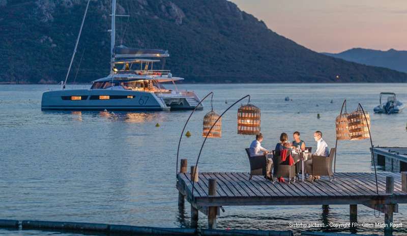 BLACK CAT Fountaine Pajot 67 Anchoring