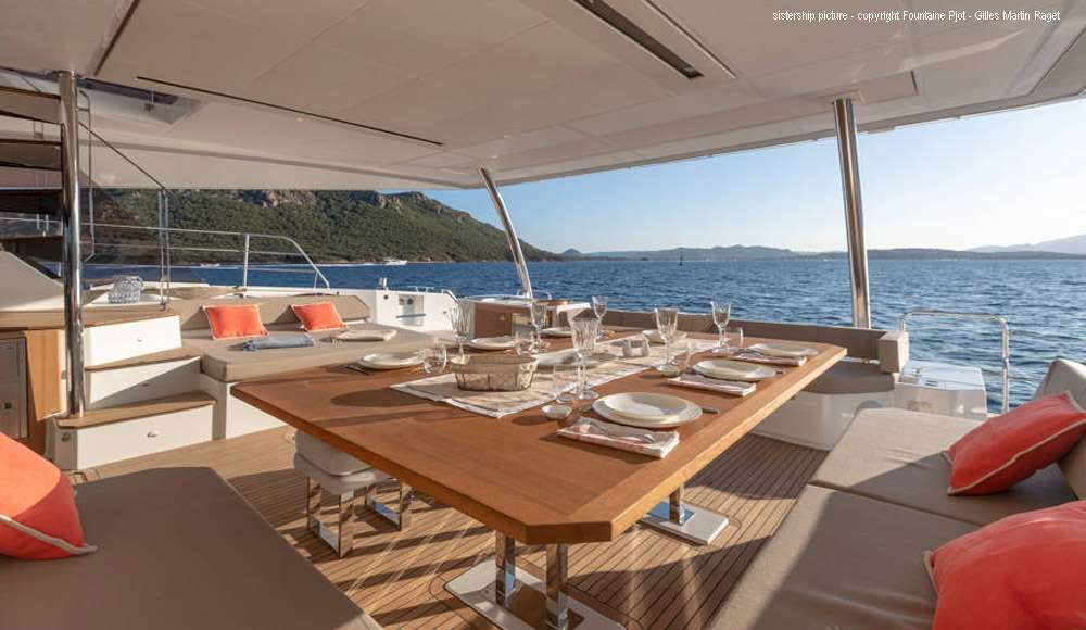 BLACK CAT Fountaine Pajot 67 Dining Table