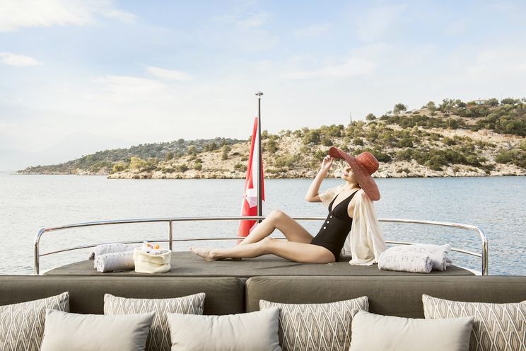 Charter Yacht BLADE 6 - Sunseeker Predator 92 - 4 Cabins - Athens - Zakynthos - Mykonos