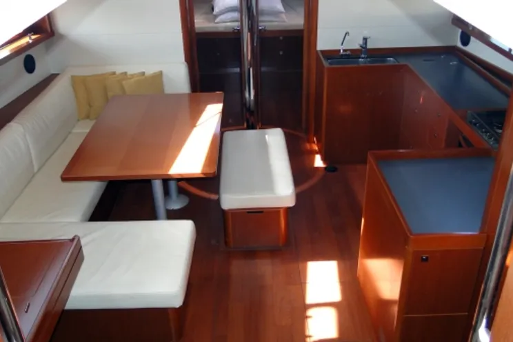 Charter Yacht Oceanis 48 - 5 Cabins - Guadeloupe