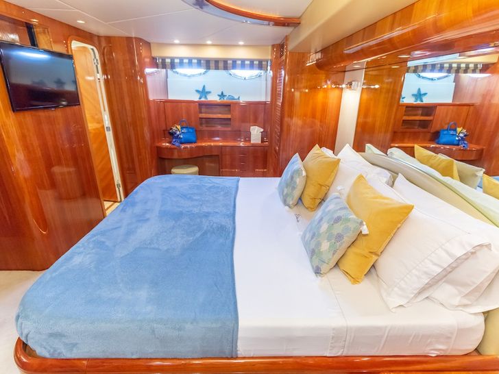 BLUE ICE - Uniesse Marine 73 BLUE ICE - Uniesse Marine 73