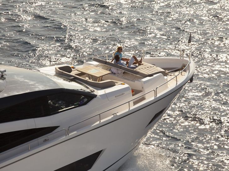 Sunseeker 86 Bow Sunseeker 86 Bow