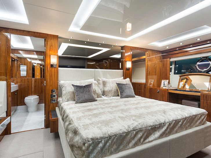 BLUE INFINITY Sunseeker Master Cabin BLUE INFINITY Sunseeker Master Cabin