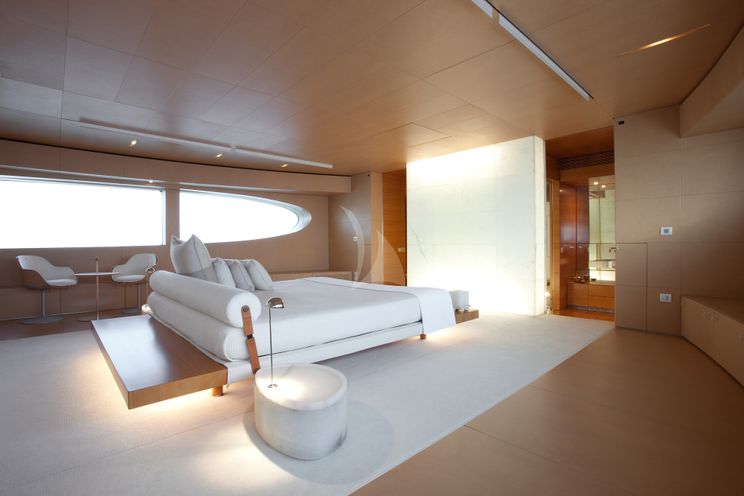 Charter Yacht BLUE MAGIC - Heesen 156 - 5 Cabins - Cannes - Antibes - St Tropez - Monaco