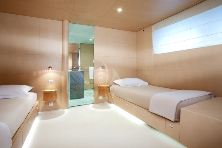 Charter Yacht BLUE MAGIC - Heesen 156 - 5 Cabins - Cannes - Antibes - St Tropez - Monaco