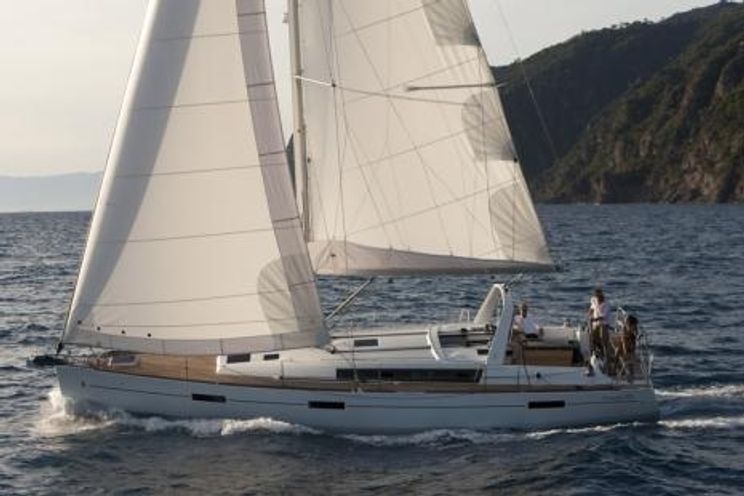 Charter Yacht Oceanis 45 - 4 Cabins - Puntone - Scarlino