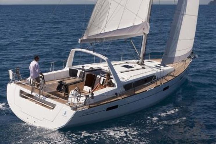 Charter Yacht Oceanis 45 - 4 Cabins - Puntone - Scarlino
