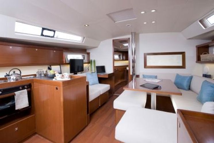Charter Yacht Oceanis 45 - 4 Cabins - Puntone - Scarlino