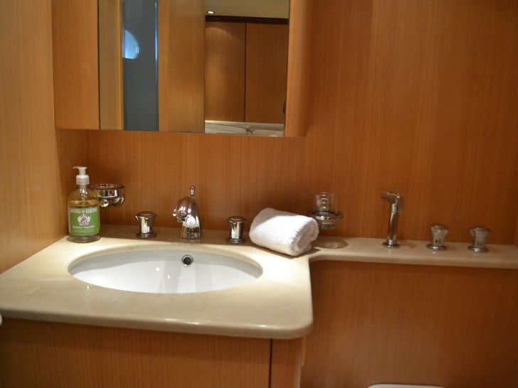 BRAVO DELTA Leopard(Arno)24m Bathroom