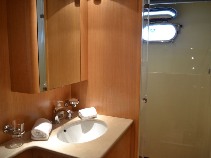 BRAVO DELTA Leopard(Arno)24m Bathroom