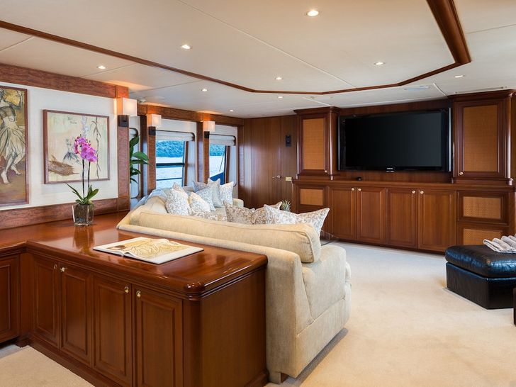 BRAZIL Heesen 40m - saloon TV BRAZIL Heesen 40m - saloon TV